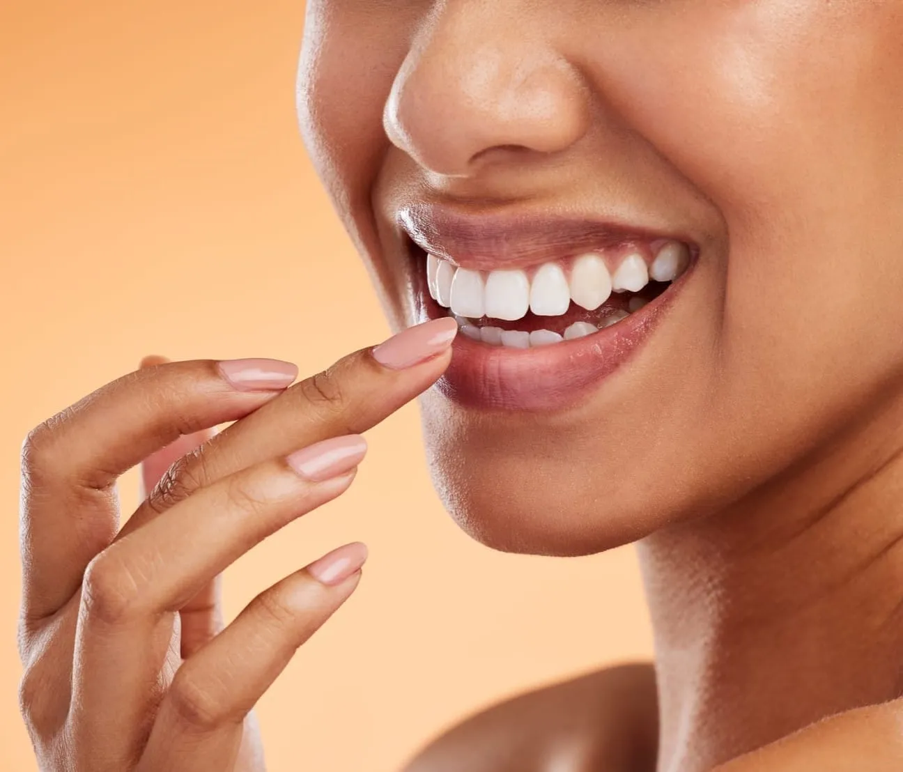 /img/29052-maintaining-bright-smile.webp