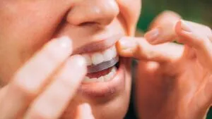 /img/29065-healthy-teeth-practices.webp