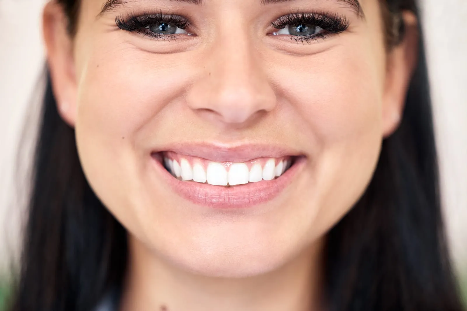 /img/29086-teeth-whitening-smile.webp