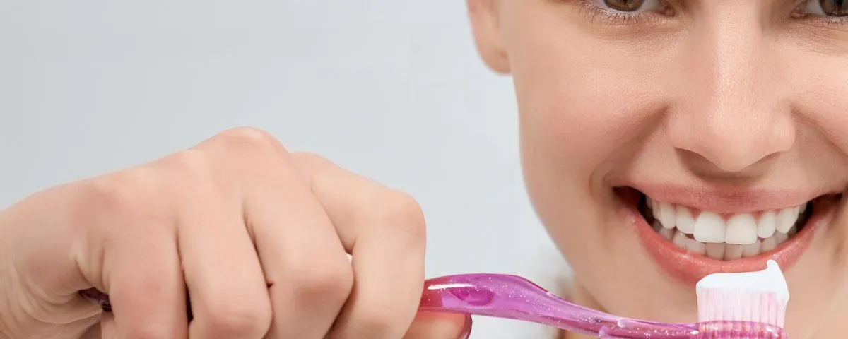 /img/29116-dentist-teeth-exam.webp