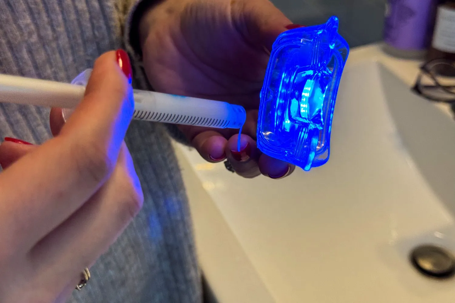 /img/29162-uv-light-teeth-whitening-kit-cost-effective.webp