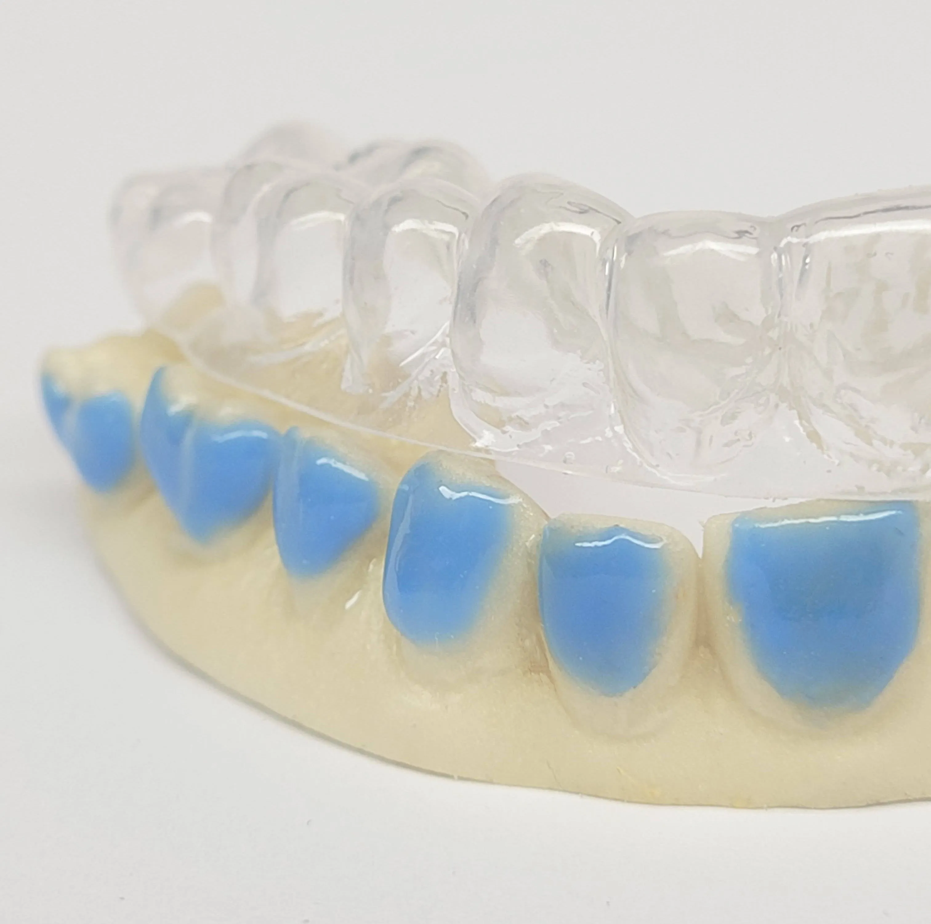 29174 applying whitening gel